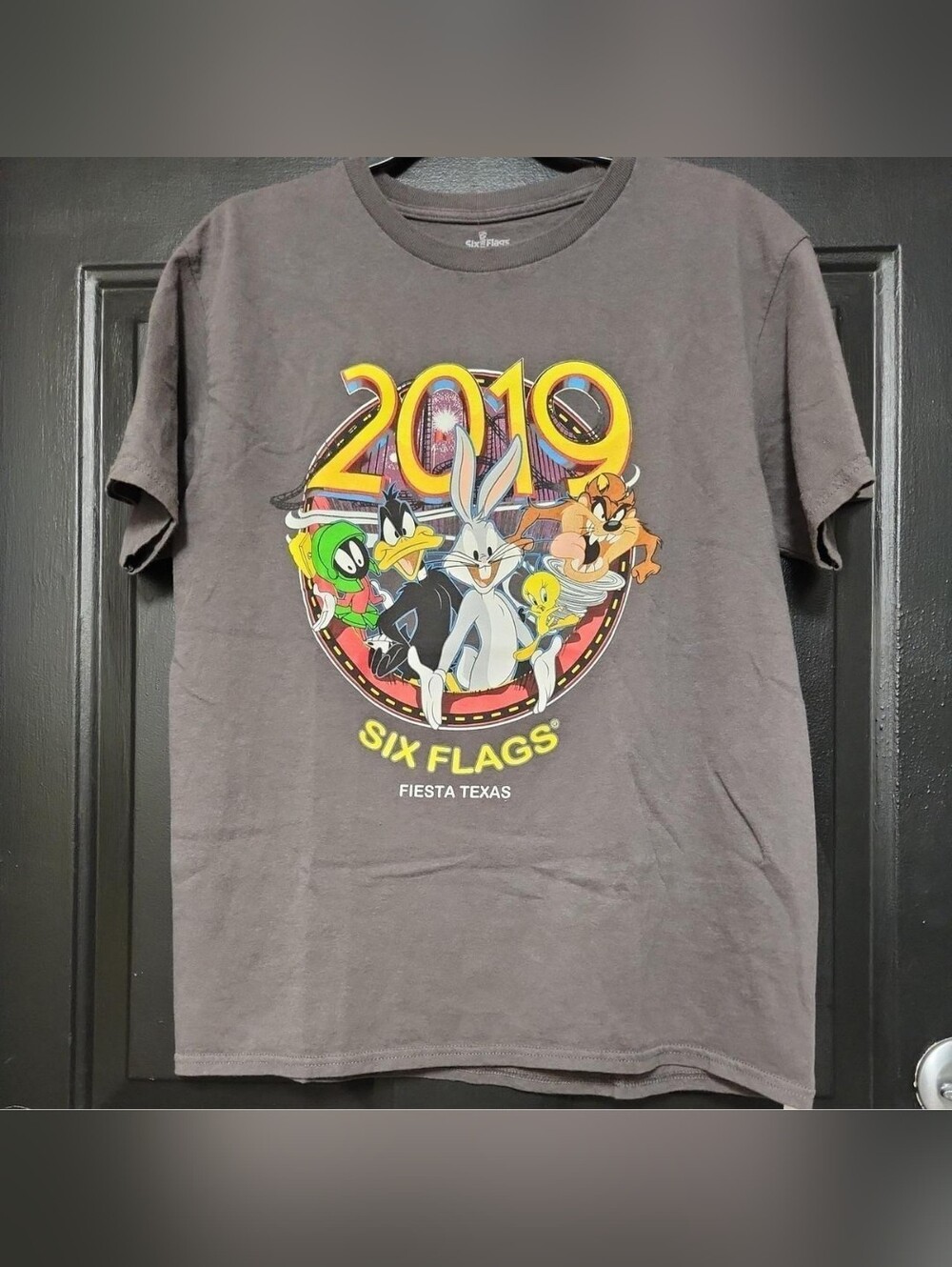 Six Flags Texas 2019 Looney Tunes Tee Shirt Youth XL Bugs‎ Bunny Tweety T…